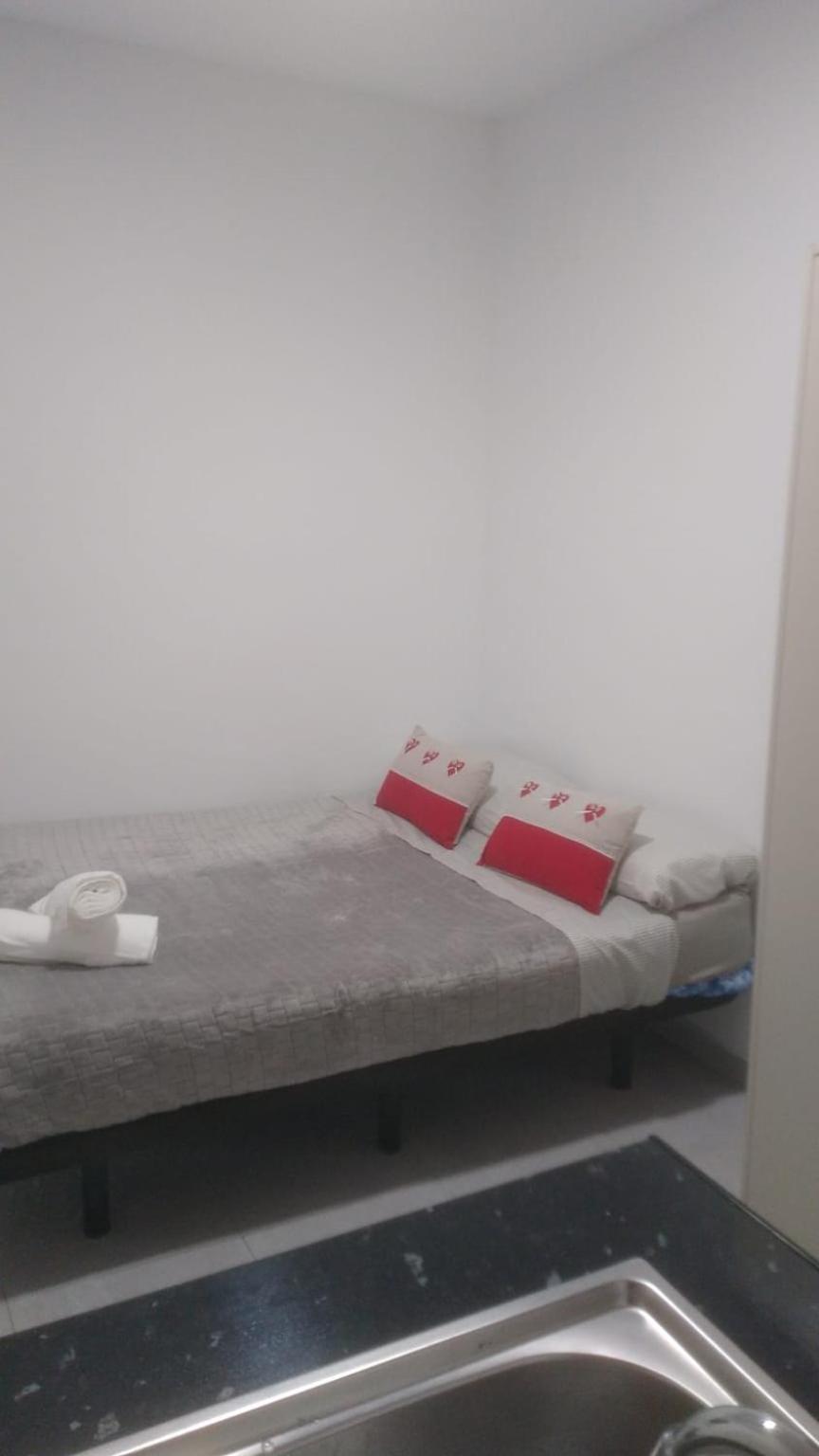 Estudio Encantador Cerca Del Carrefour Rosaleda 1 Málaga Exteriör bild